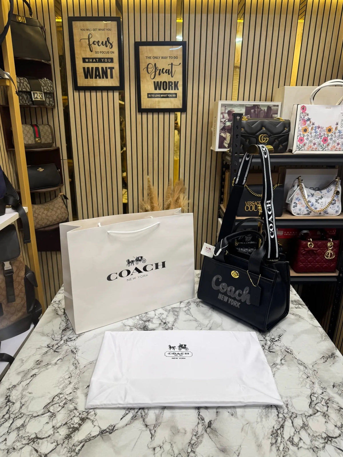 COACCH CARGO TOTE IN CANVAS WITH DUST BAG AND CARRY BAG BLACK 3750