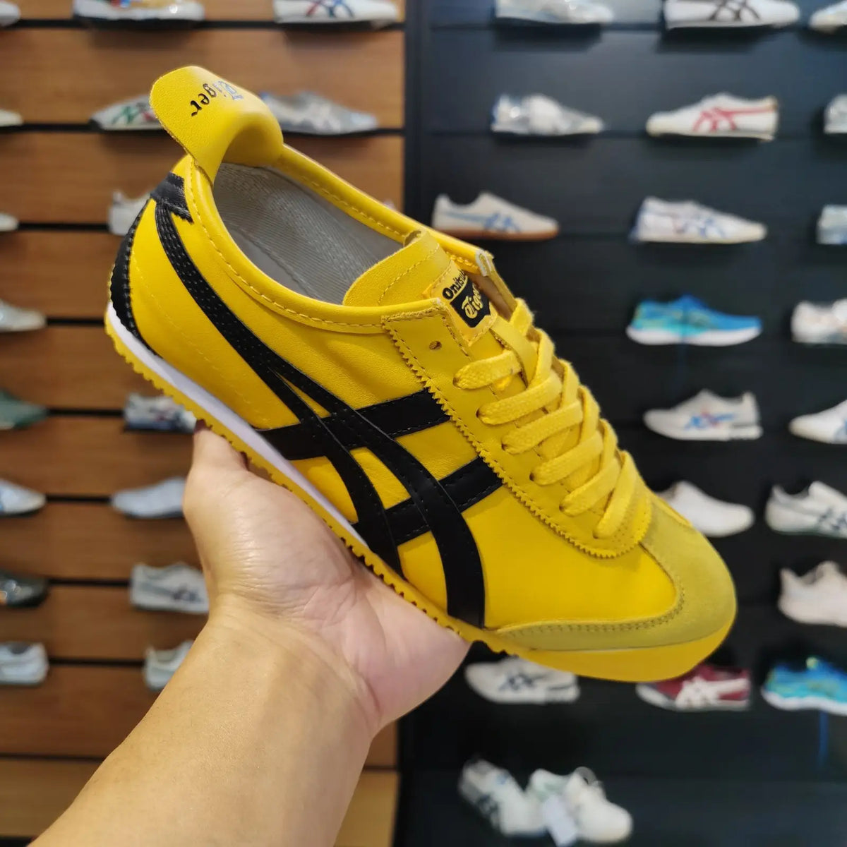 Onitsuk_a Tiger Mexico 66 Yellow Black  Mens Iconic Sneakers D-1871