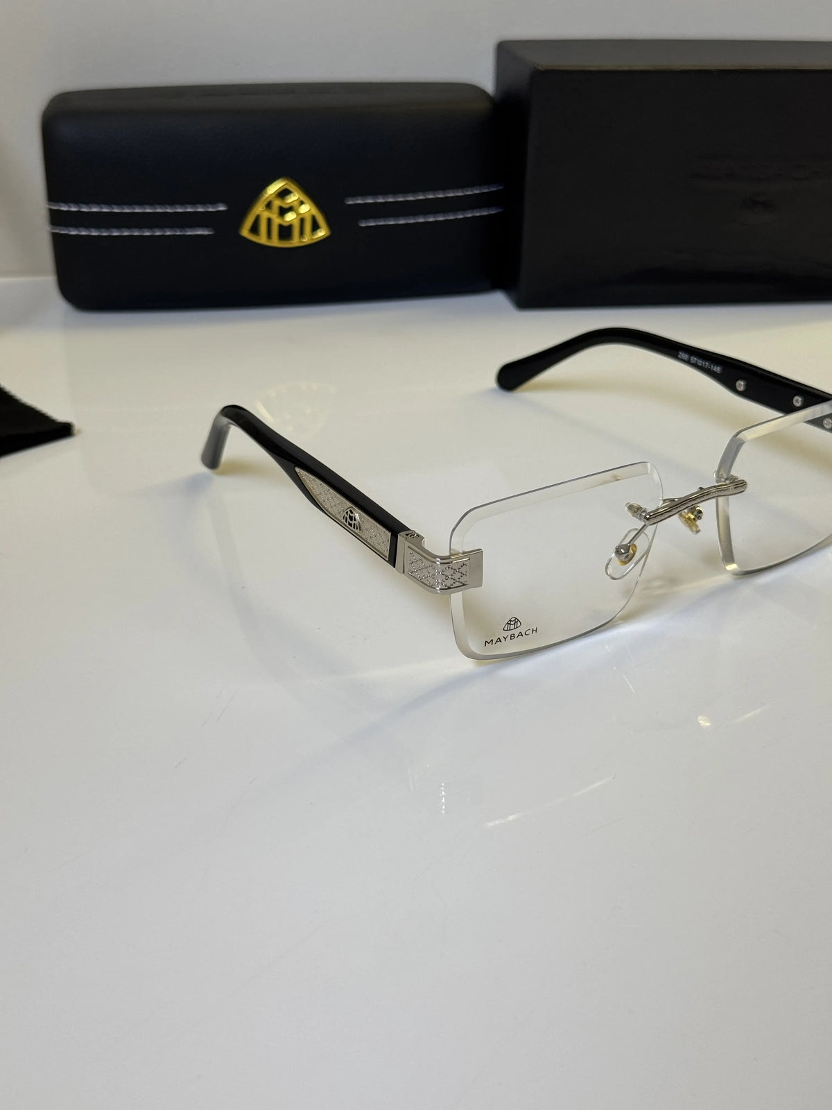Maybach_Z60_Silver_Black_Frame