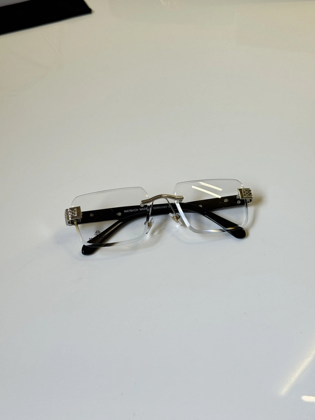 Maybach_Z60_Silver_Black_Frame