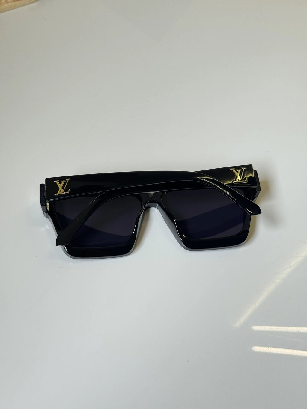 Louis_Vuitton_6129_Black
