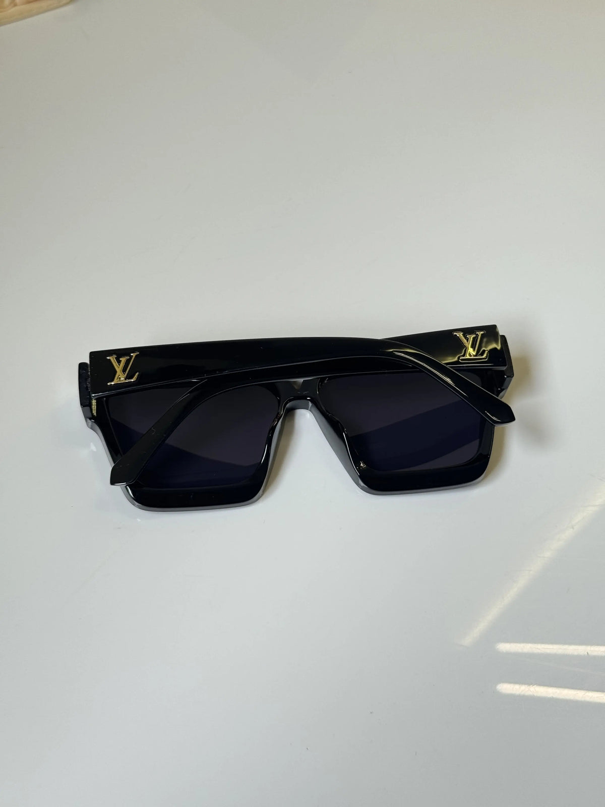 Louis_Vuitton_6129_Black