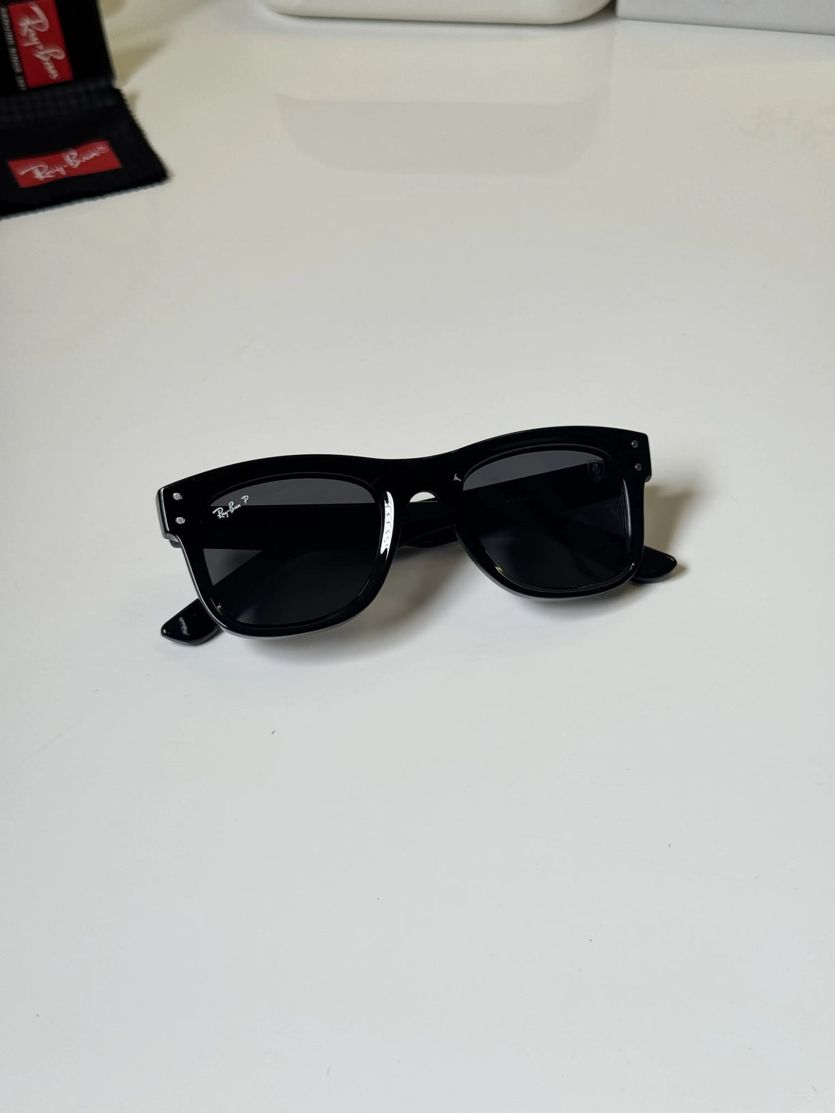 Rayban_502_Shine_Black_Ferrari_Edition