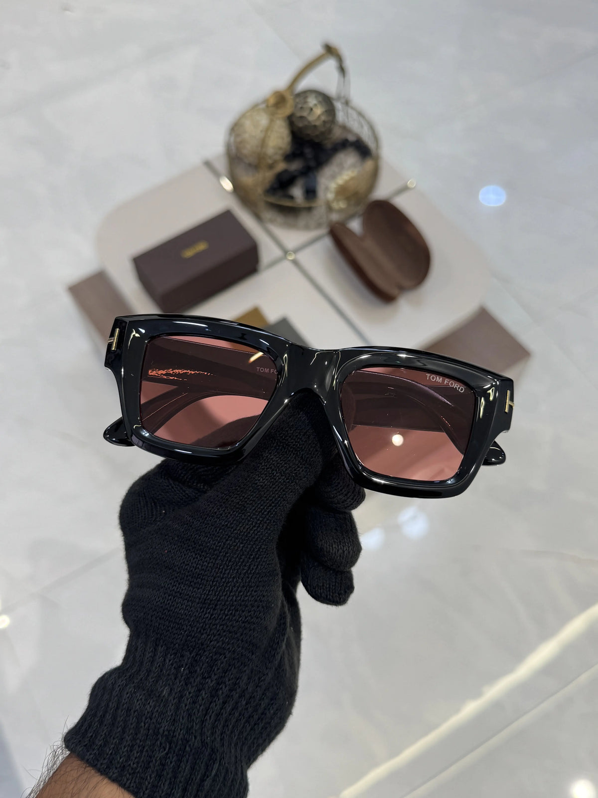 Tomford_184_Black_Red_Candy