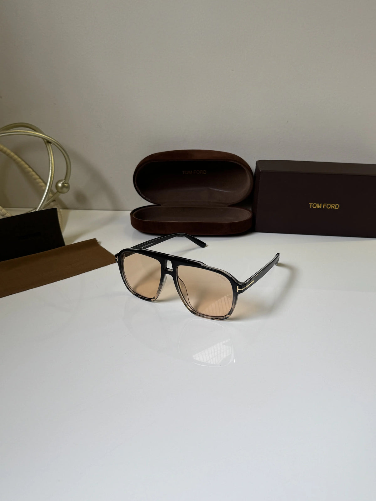 Tomford_300_Black_Peach