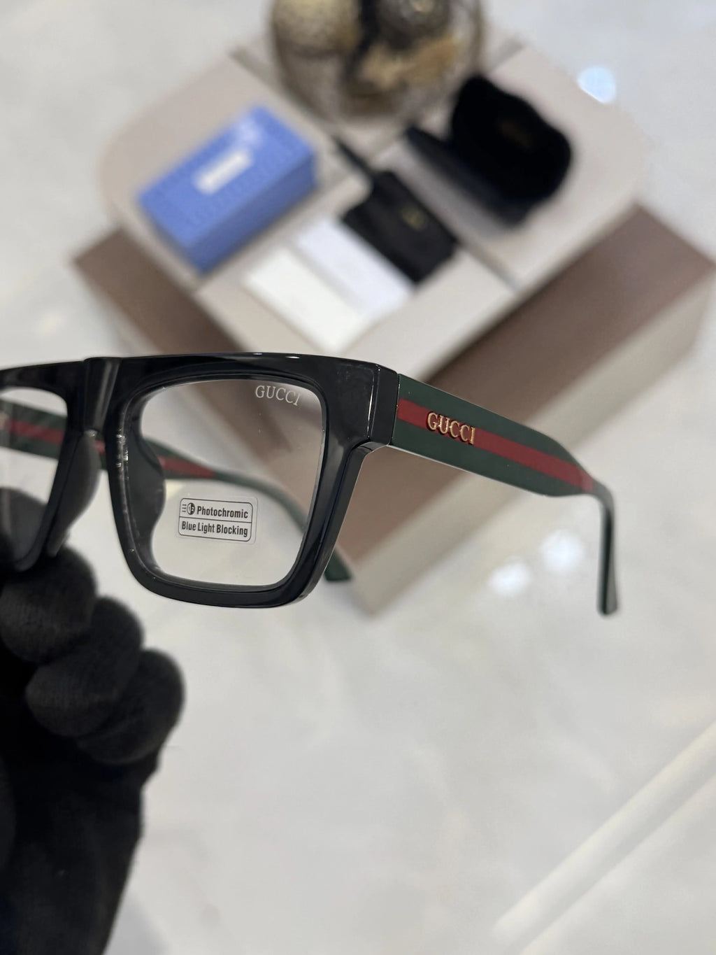 Gucci_1868_Black_Photochromic_Frame