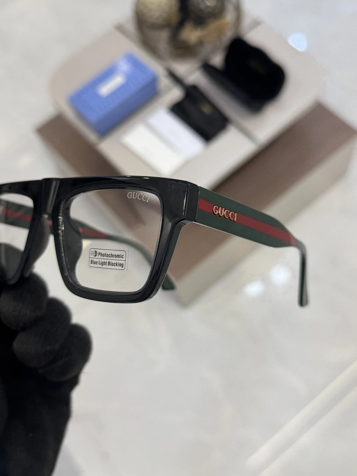 Gucci_1868_Black_Photochromic_Frame