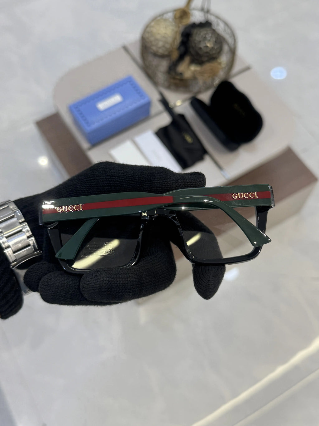 Gucci_1868_Black_Photochromic_Frame