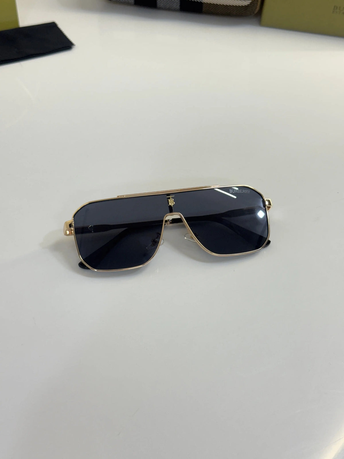 Burberry_4136_Gold_Black