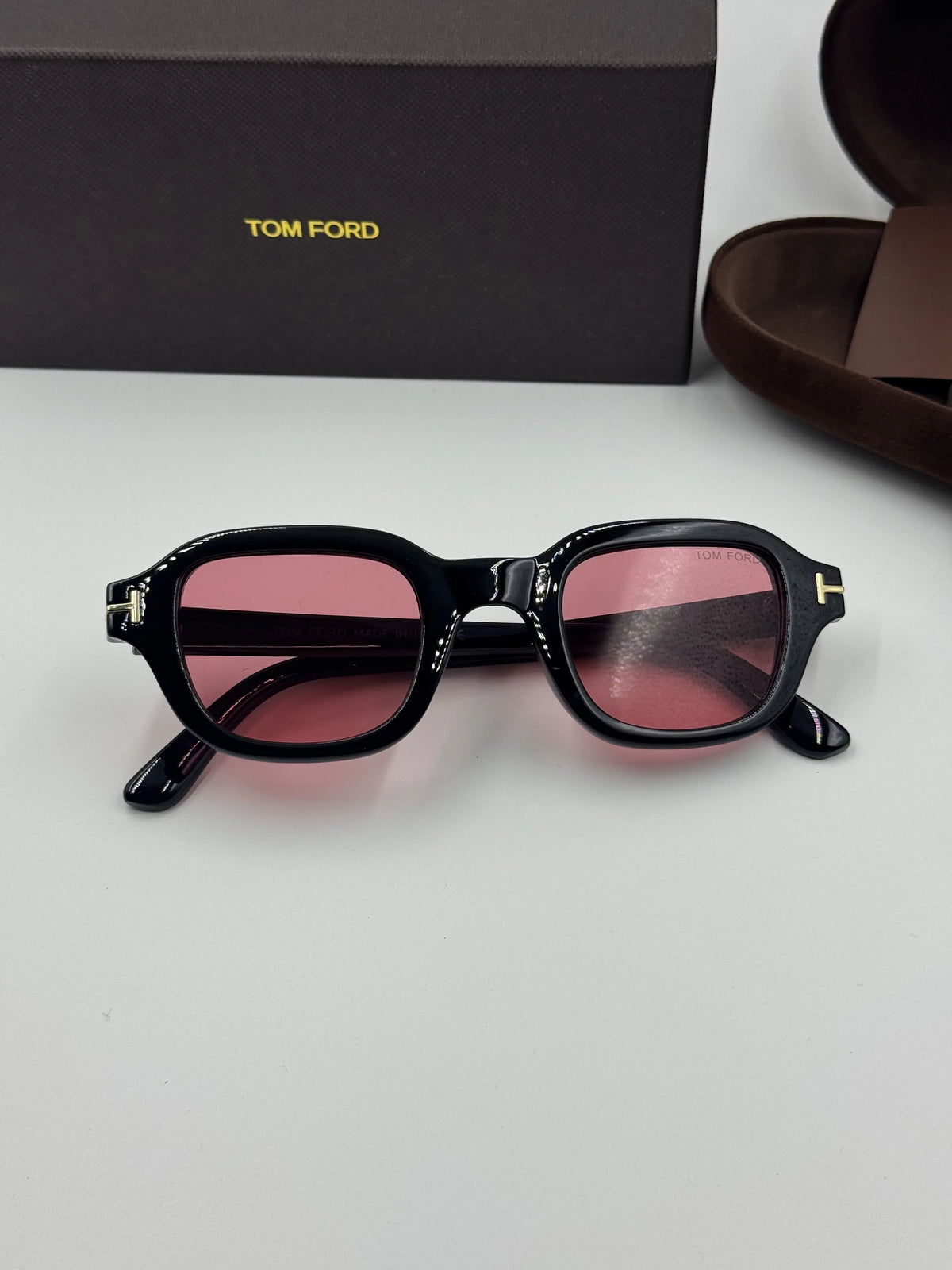Tomford_350_Black_Red