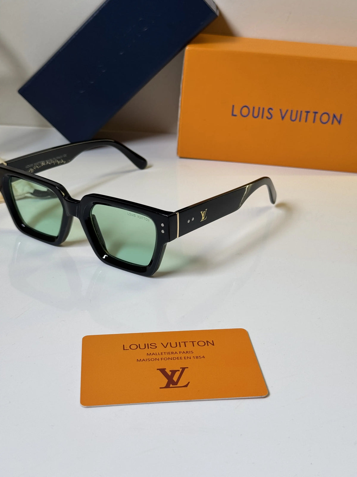 Louis_Vuitton_3311_Black_Green