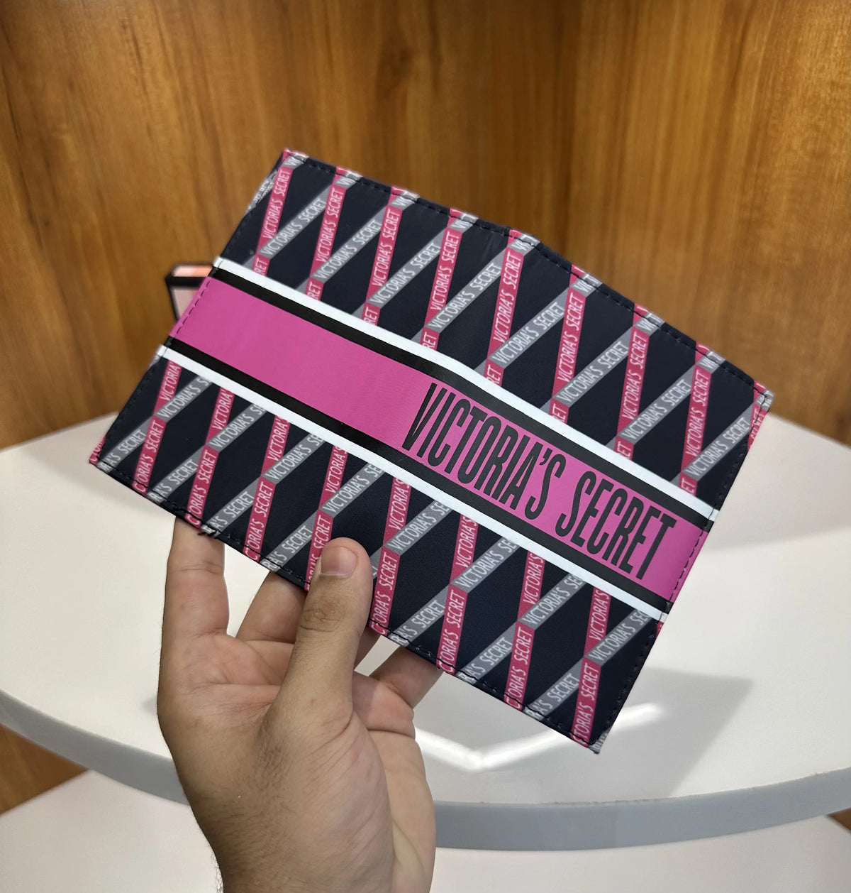 Victoria s Secret Womed Passport Cover vs710