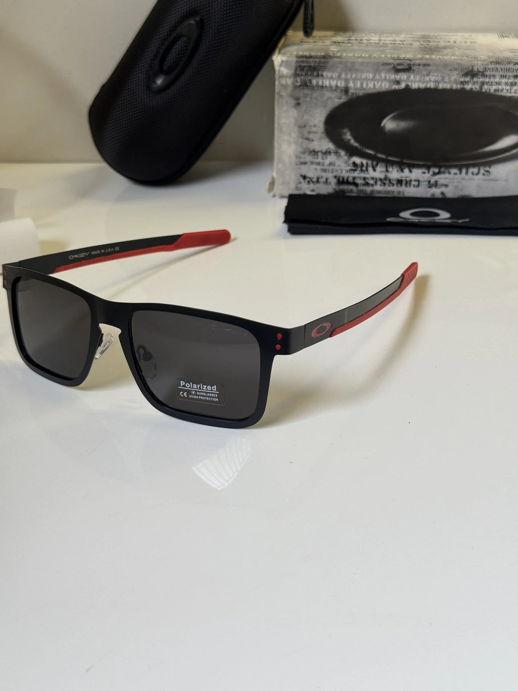 Oakley_4123_Black_Red