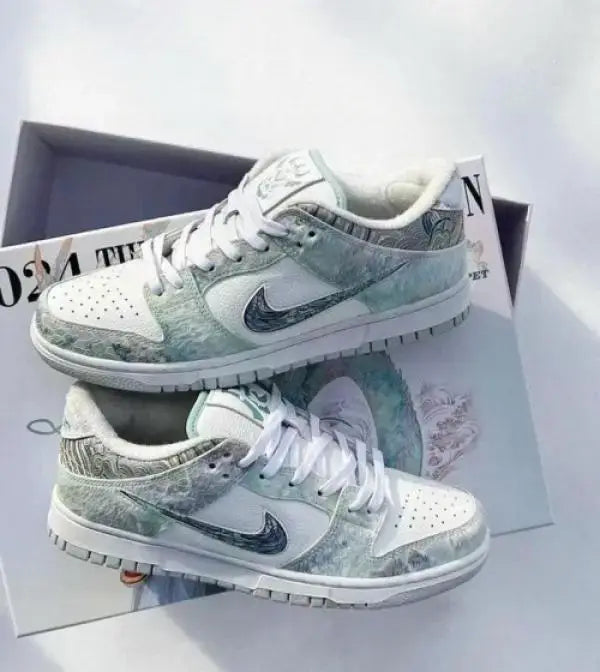Nik e sb Dunk Year of the dragon Steam Puppet