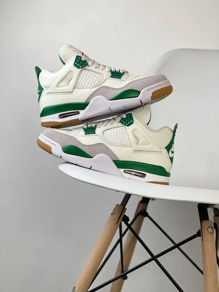 Jordan Retro 4 Pine Green Surplus Semi UA