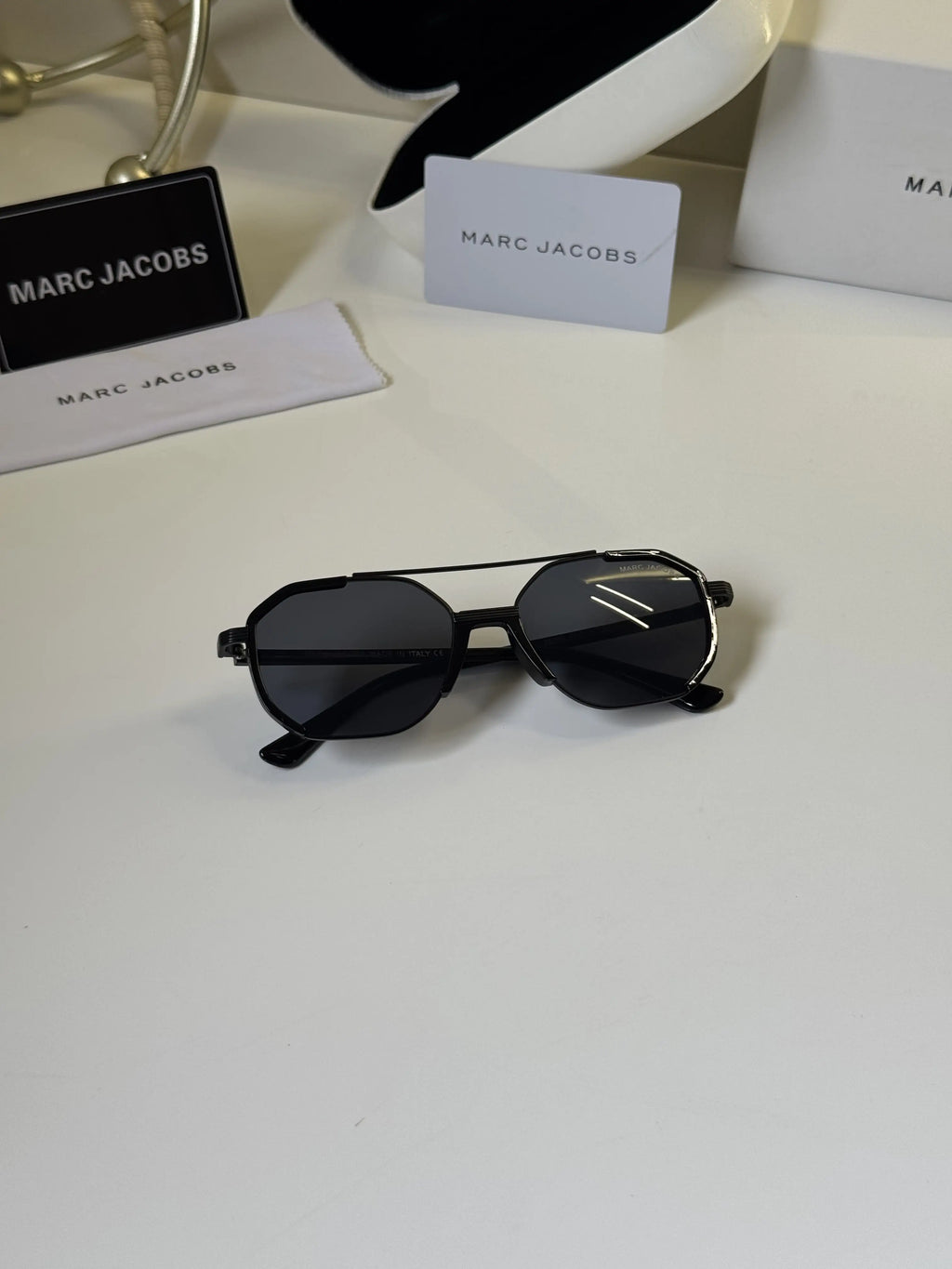 Marc_Jacobs_6008_Black