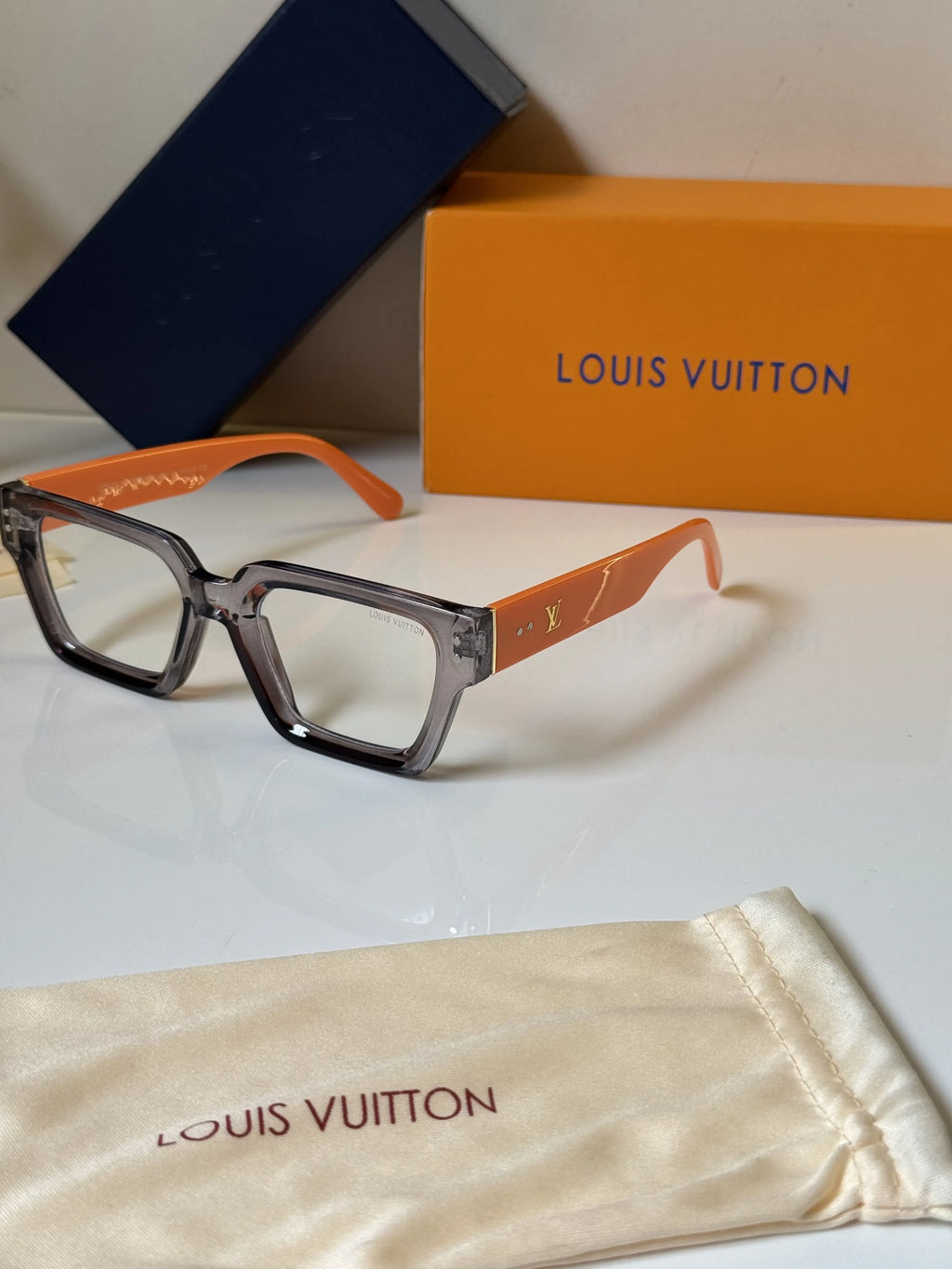 Louis_Vuitton_3311_Orange_Grey_Plano