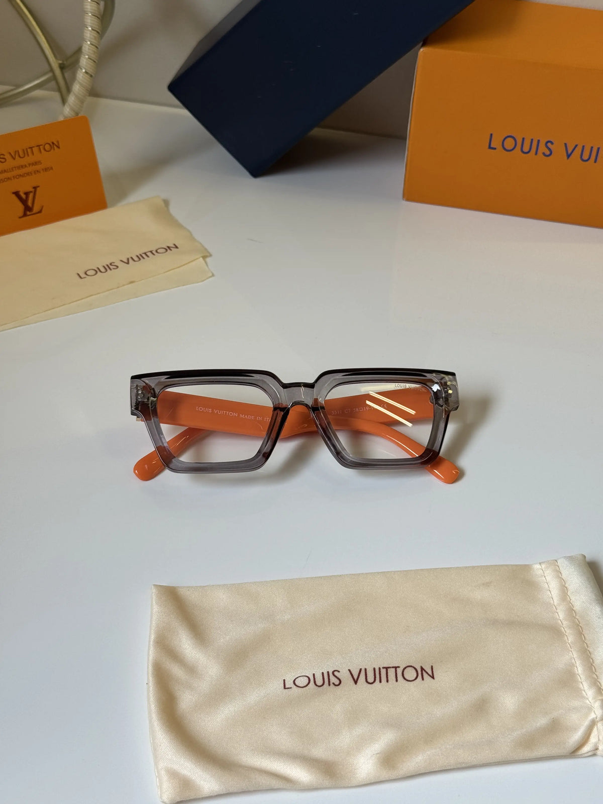Louis_Vuitton_3311_Orange_Grey_Plano
