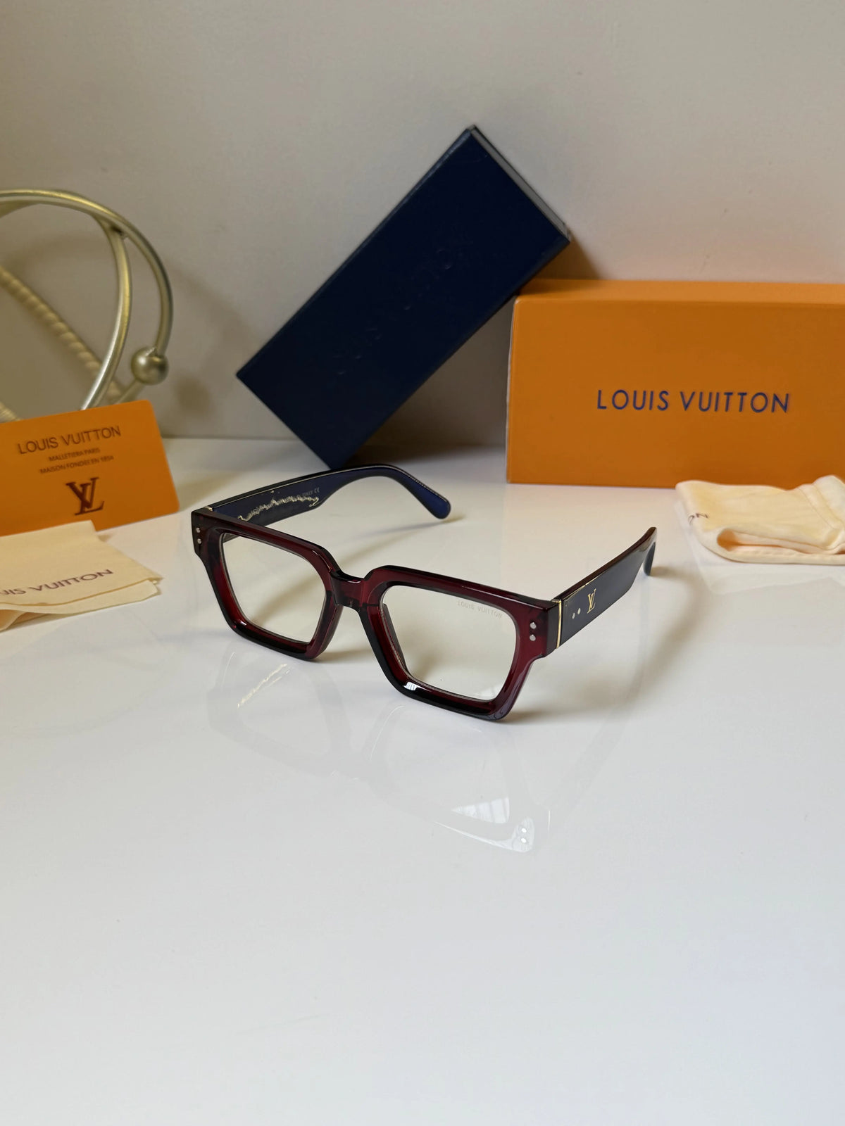 Louis_Vuitton_3311_Wine_Blue_Frame