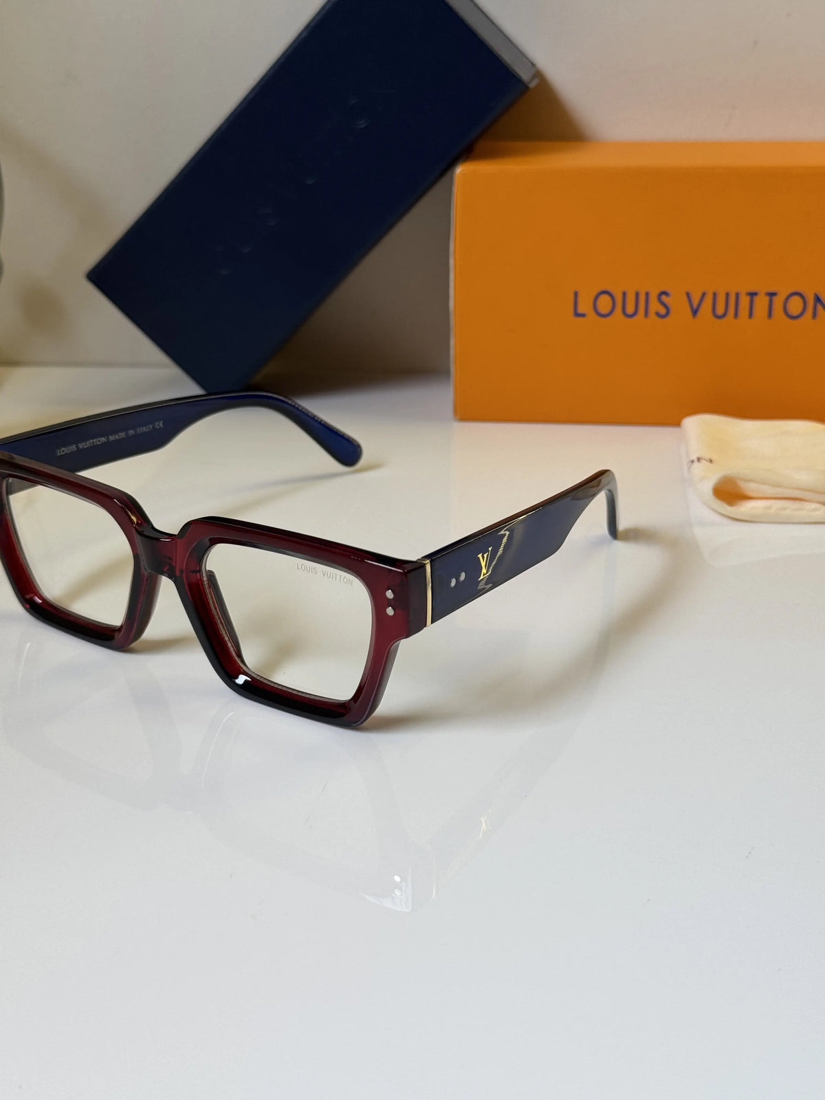 Louis_Vuitton_3311_Wine_Blue_Frame