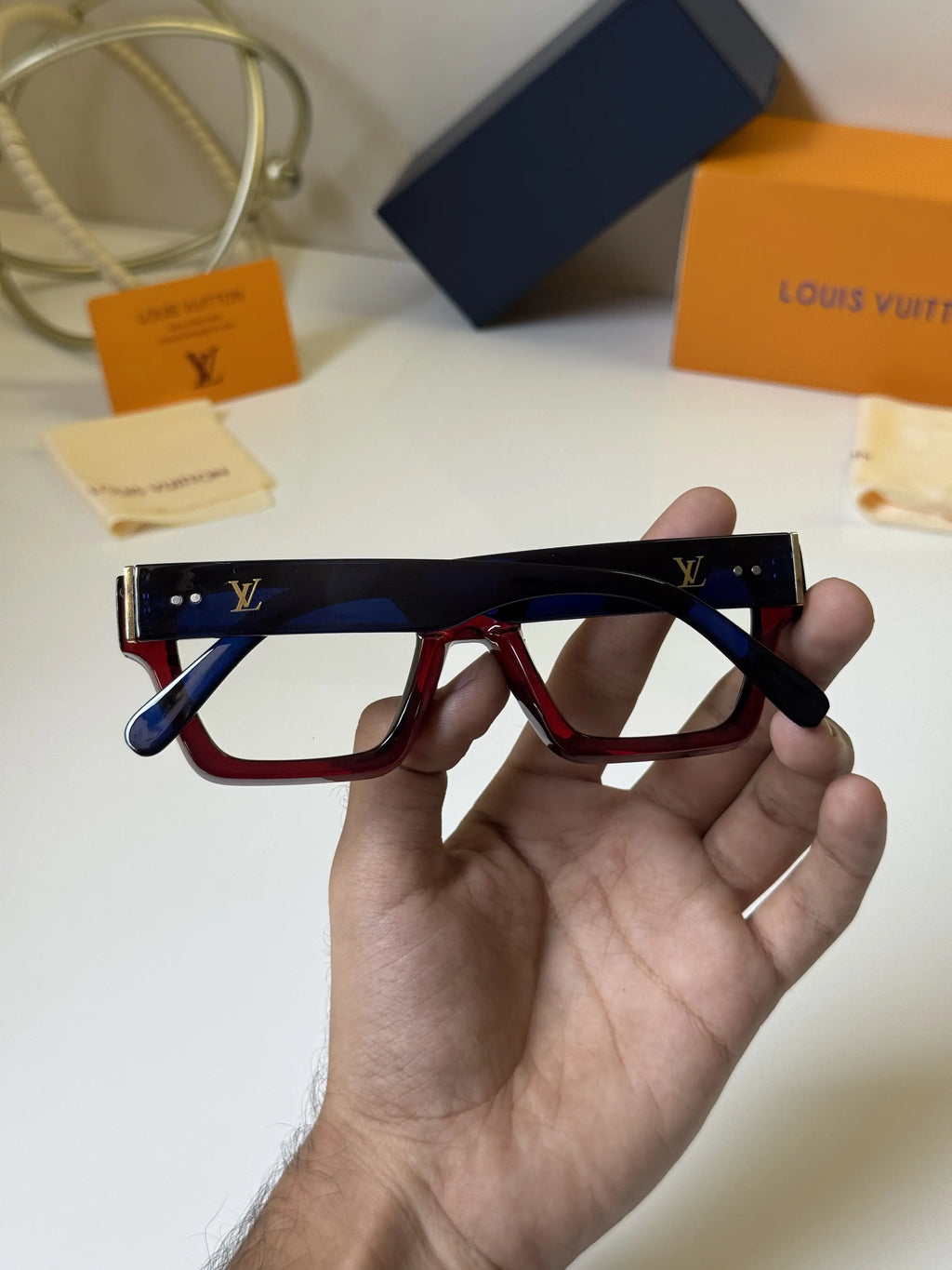 Louis_Vuitton_3311_Wine_Blue_Frame