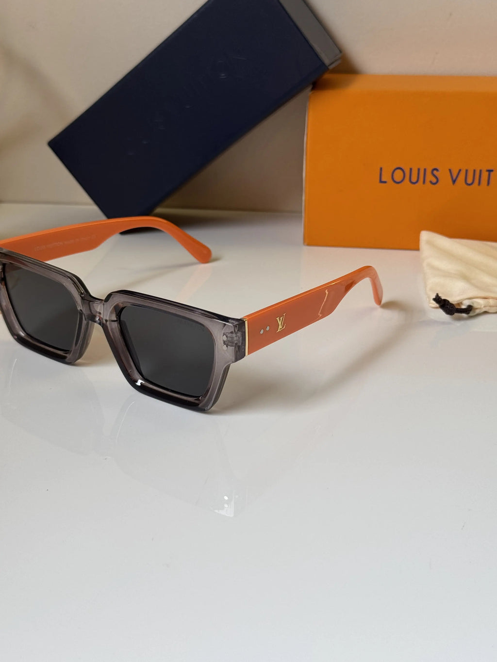 Louis_Vuitton_3311_Orange_Black