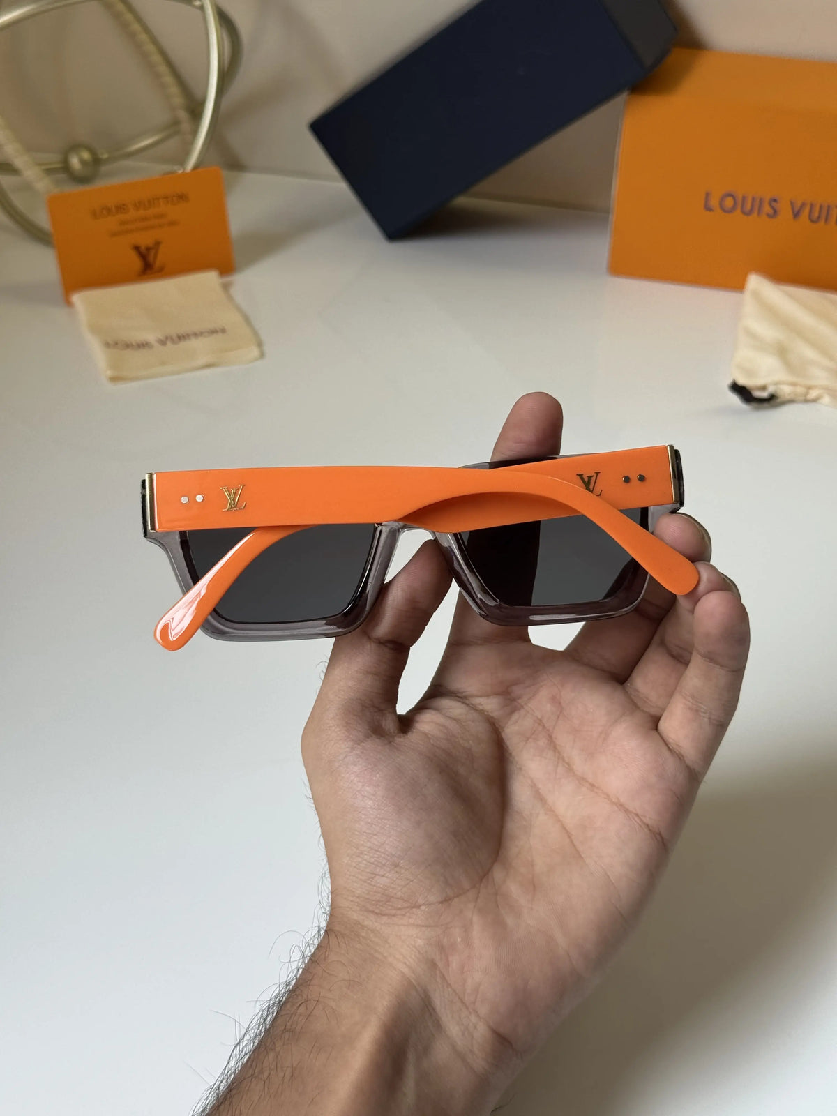 Louis_Vuitton_3311_Orange_Black