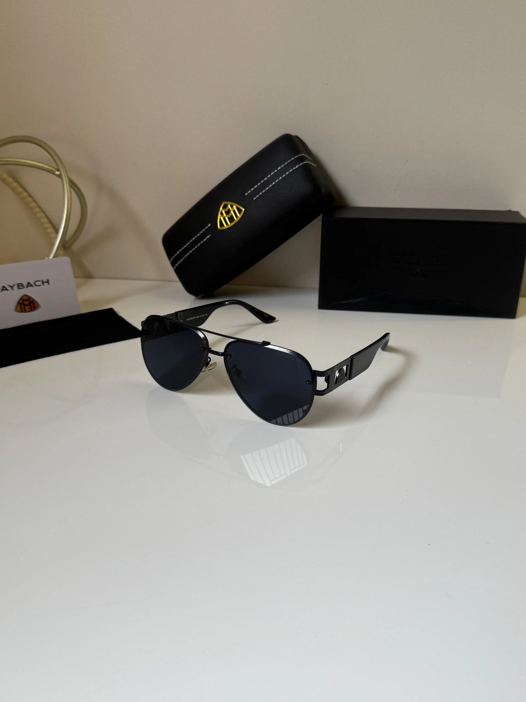 Maybach_23335_Gold_Black