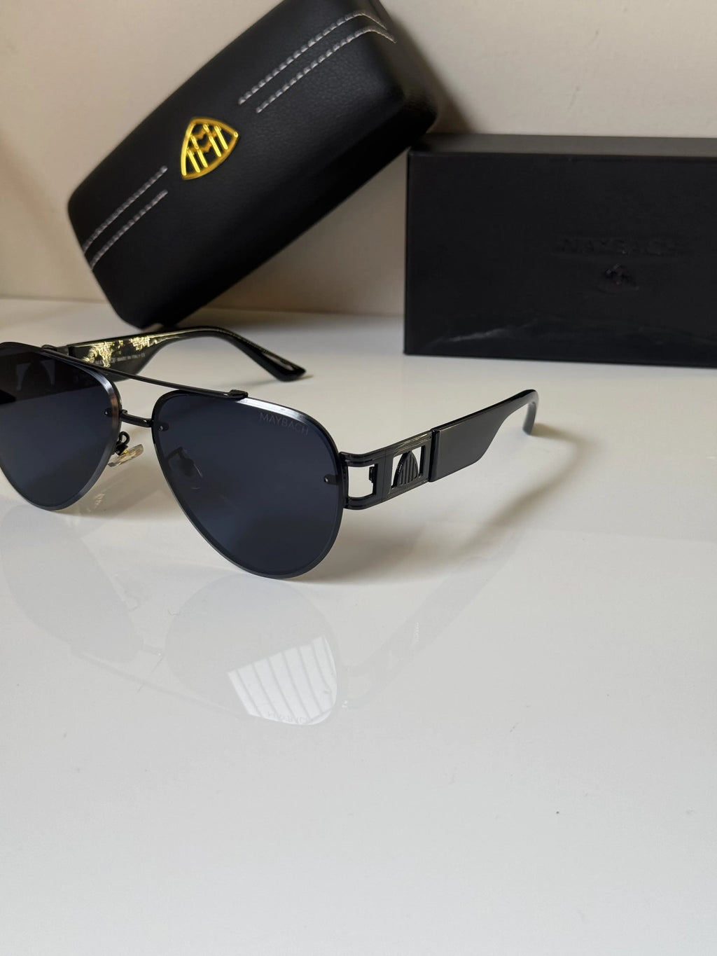 Maybach_23335_Gold_Black