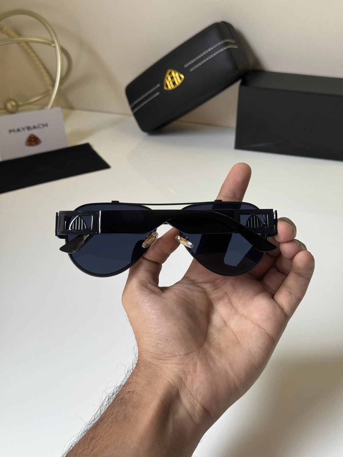 Maybach_23335_Gold_Black