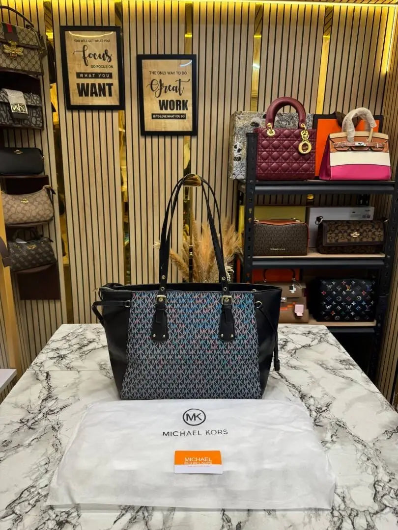 Michael Kors Jet Set Travel Signature Logo Large Top-Zip Tote Bag With Dust Bag Black