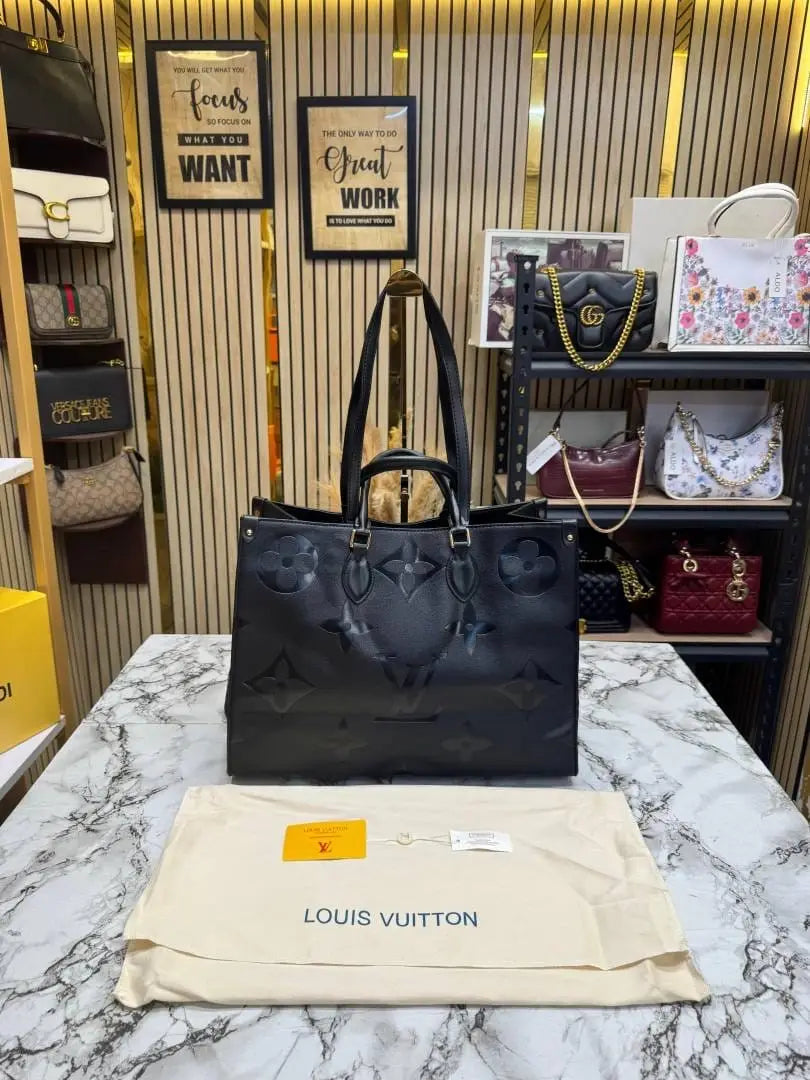 Louis vuitton premium onthego with dust bag black
