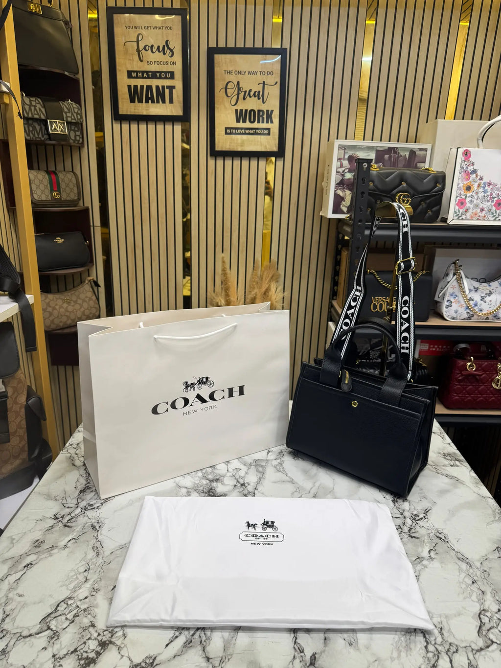 COACCH CARGO TOTE IN CANVAS WITH DUST BAG AND CARRY BAG BLACK 3750