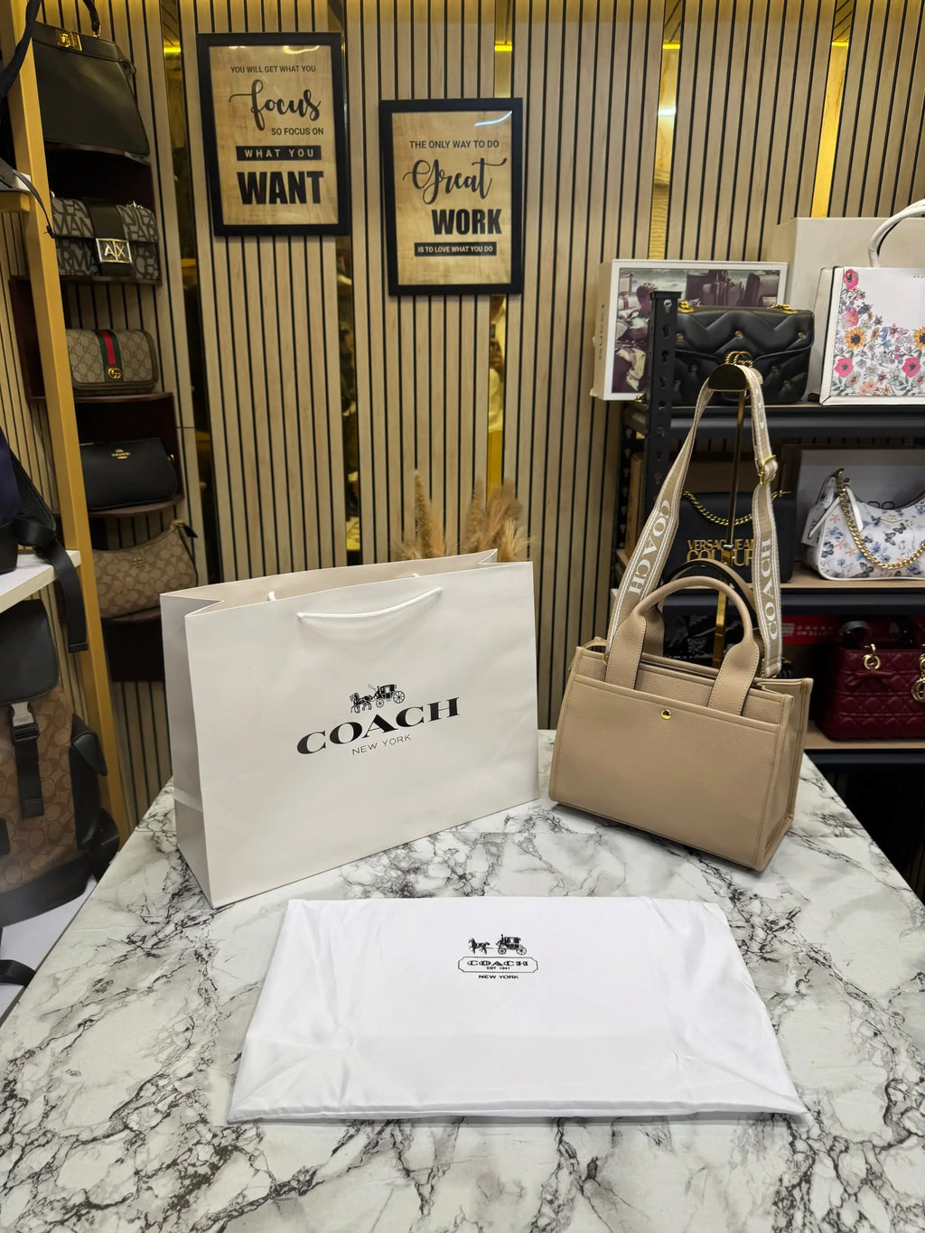 COACH CARGO TOTE IN CANVAS WITH DUST BAG AND CARRY BAG APRICOT 3750