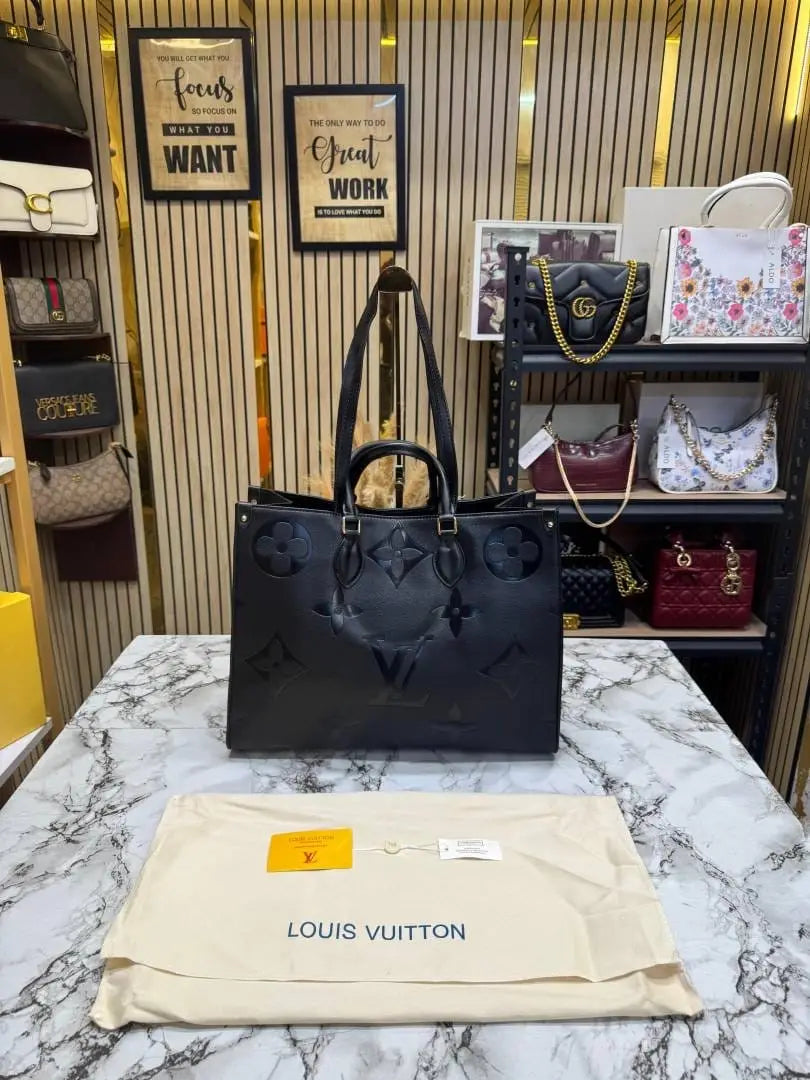 Louis vuitton premium onthego with dust bag black