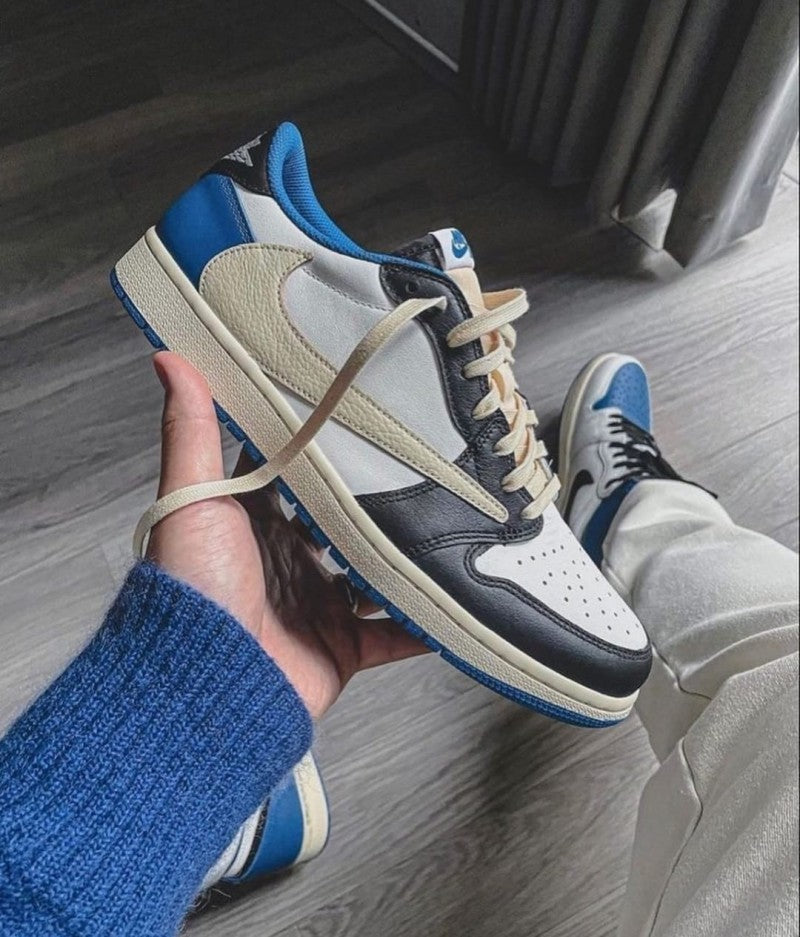 AIR JORDAN RETRO 1 TRAVIS SCOTT FRAGMENT