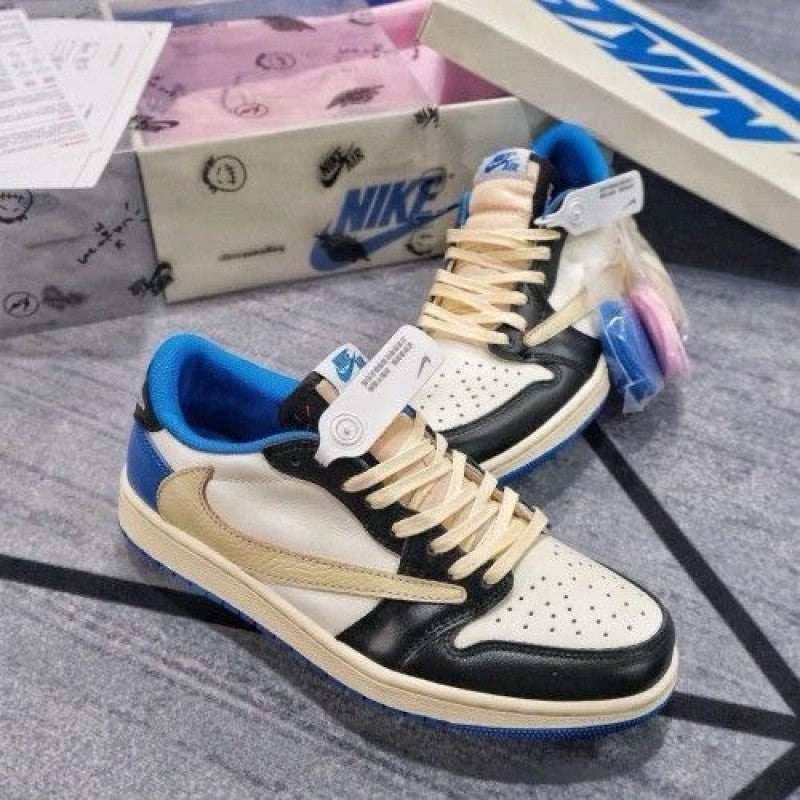 AIR JORDAN RETRO 1 TRAVIS SCOTT FRAGMENT